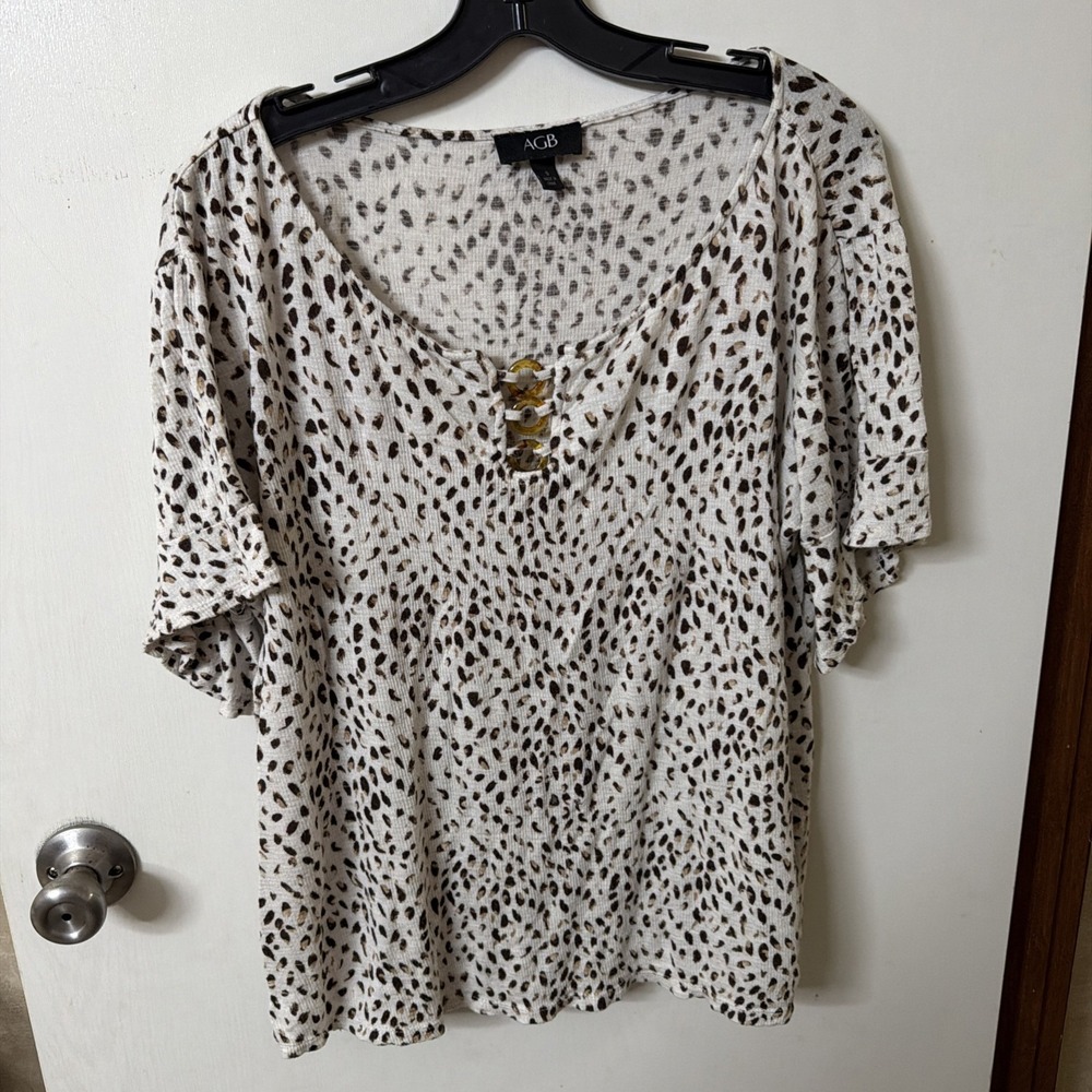Women's AGB Scoop Neck White Beige Brown Leopard Animal Print Short Causal Sz S